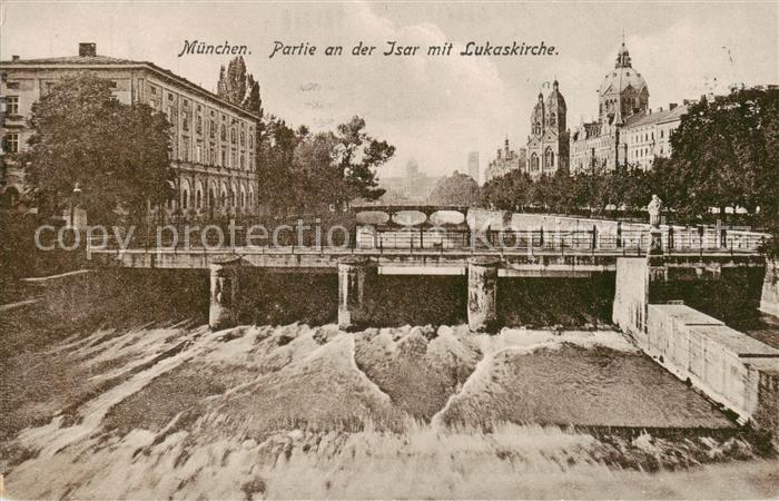 Muenchen Bayern Partie an der Isar mit Lukaskirche