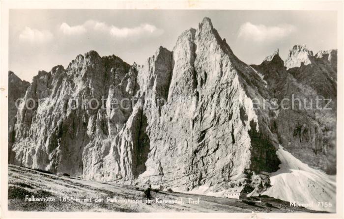 Falkenhuette 1856m Spielissjoch Tirol AT mit der Falkengruppe im Karwendel