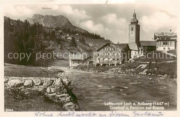 Lech Vorarlberg Uferpartie am Fluss Blick auf Gasthof Pension zur Krone und Kirc