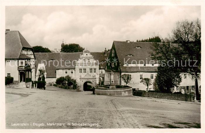 Lauenstein Erzgebirge Marktplatz mit Schlosseingang Brunnen