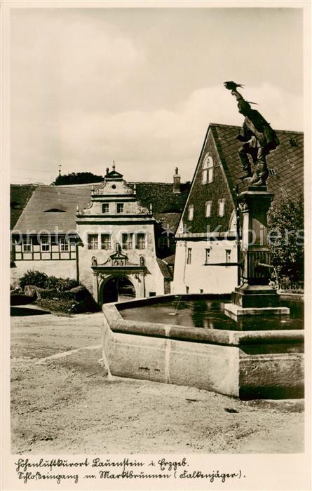 Lauenstein Erzgebirge Schlosseingang mit Marktbrunnen Falkenjaeger