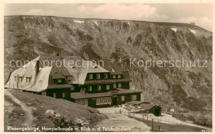 Riesengebirge Krkonose Karkonosze Hampelbaude mit Blick zu den Teichraendern
