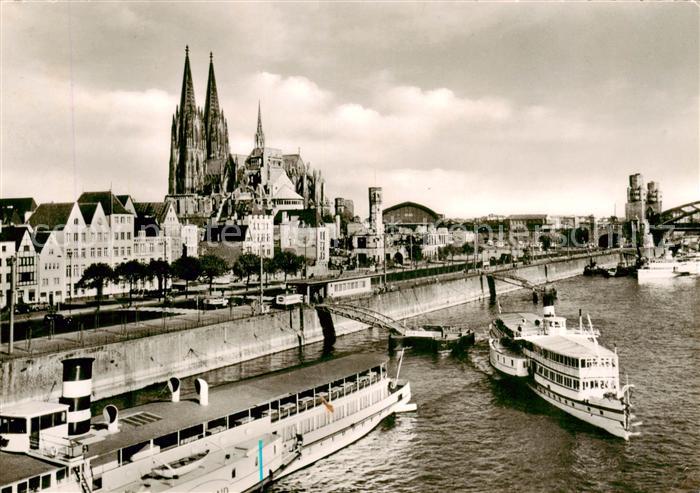 Dampfer Seitenrad Koeln Rheinufer