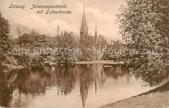 LEIPZIG Sachsen Johannaparkteich mit Lutherkirche