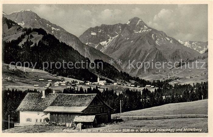 Riezlern Kleinwalsertal Vorarlberg mit Widderstein und Blick auf Hirschegg und M
