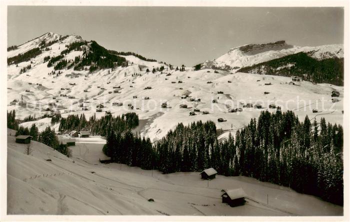 Hirschegg Kleinwalsertal Vorarlberg mit Heuberg und Hoch Ifer