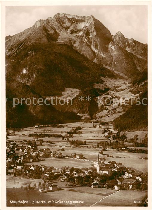 Mayrhofen Zillertal AT mit Gruenberg Fliegeraufnahme