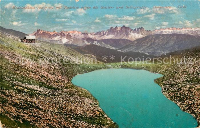 Radelseehaus 2257m Dolomiten Dolomiti IT mit Radelsee Geisler und Sellagruppe