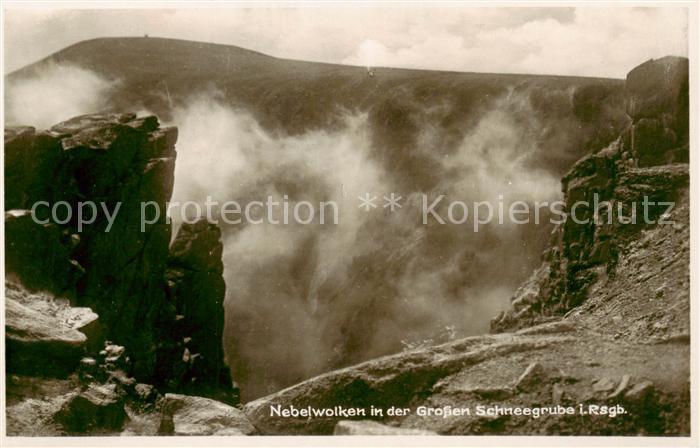 Riesengebirge Krkonose Karkonosze Nebelwolken in der Grossen Schneegrube