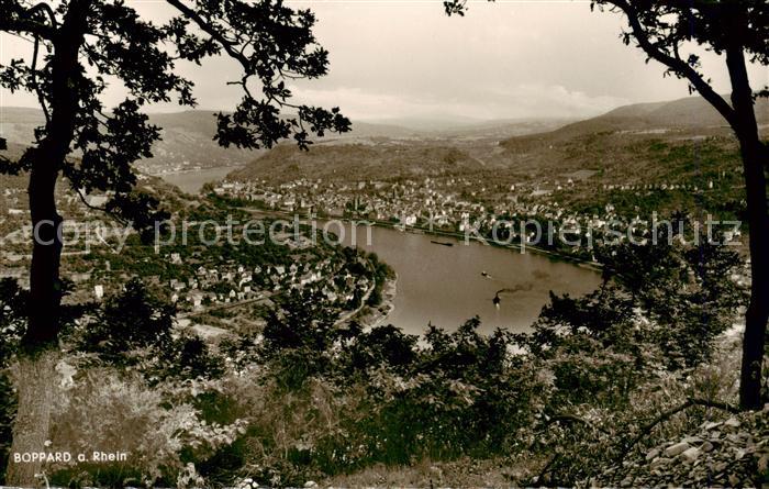 Boppard Rhein Blick von der Berggaststaette Gedechseck ins Rheintal mit Filsen