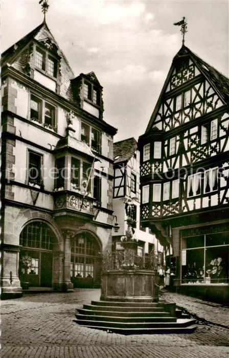 Bernkastel-Kues Berncastel Rathaus mit St Michael Brunnen