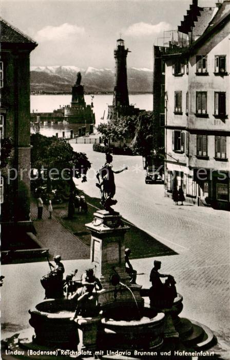 Lindau Bodensee Reichsplatz mit Lindaviabrunnen und Hafeneinfahrt