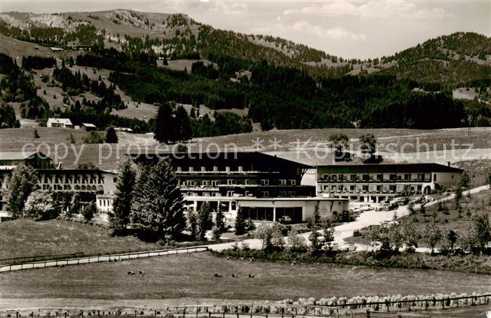 Nassfeld Kaernten AT Sonnenalpe mit Stuibenkette