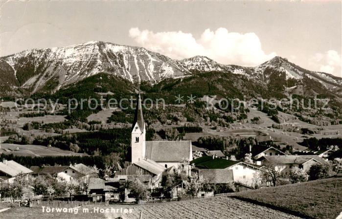 Toerwang Ortsansicht mit Kirche Blick gegen Hochries Chiemgauer Alpen