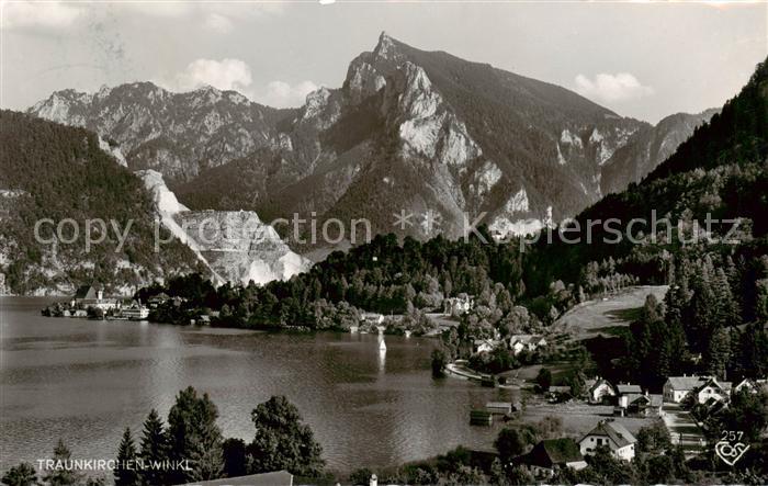 Traunkirchen AT Panorama Blick ueber den Traunsee Alpen