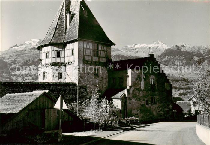 Vaduz Liechtenstein FL Das historisches Rote Haus mit Schweizerbergen