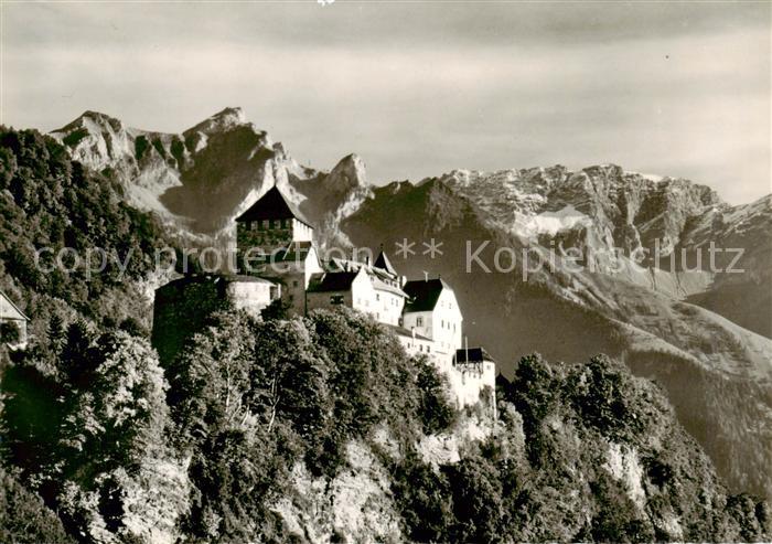 Liechtenstein Fuerstentum Schloss Vaduz mit Falknis