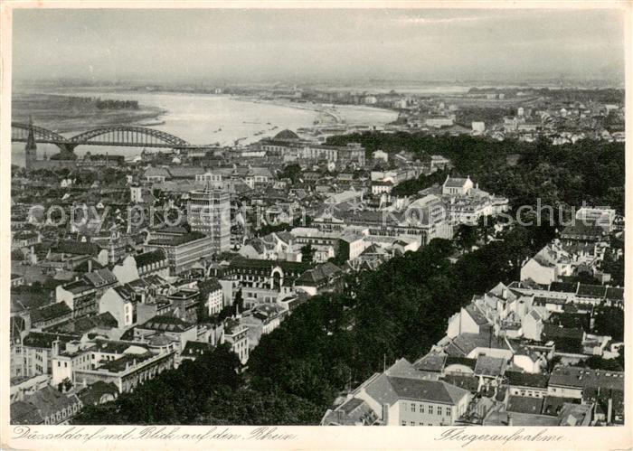 DuessELDORF  CITY Stadtpanorama mit Blick auf den Rhein