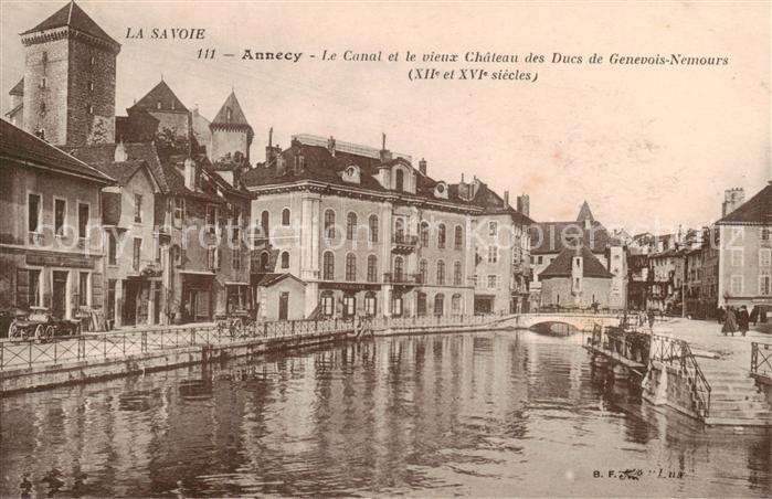 Annecy 74 Haute-Savoie La Savoie Le Canal et le vieux Chateaux des Ducs de Genev