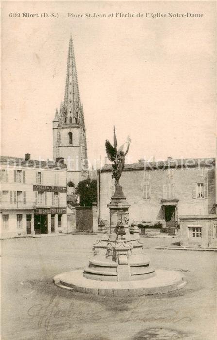 Niort 79 Place St Jean et Fleche de l’Eglise Notre Dame