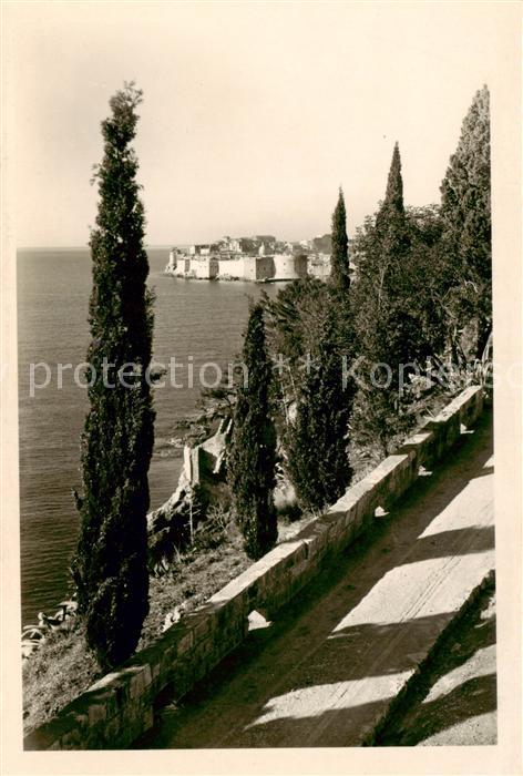 Dubrovnik Ragusa Kuestenweg Blick zur Festung