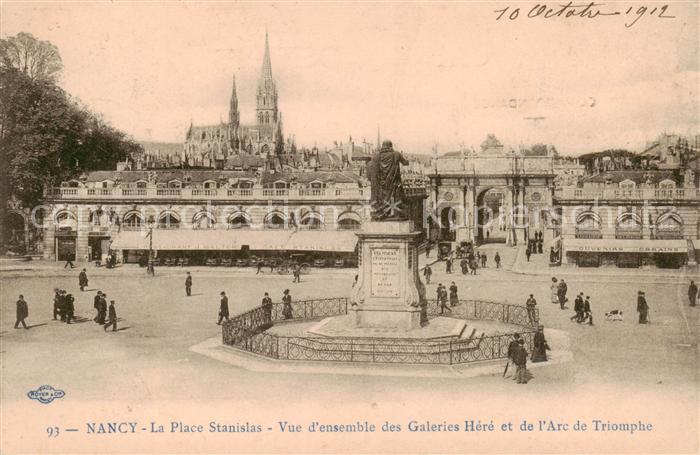 Nancy 54 La Place Stanislas Vue d’ensemble des Galeries Here et de l’Arc de Trio