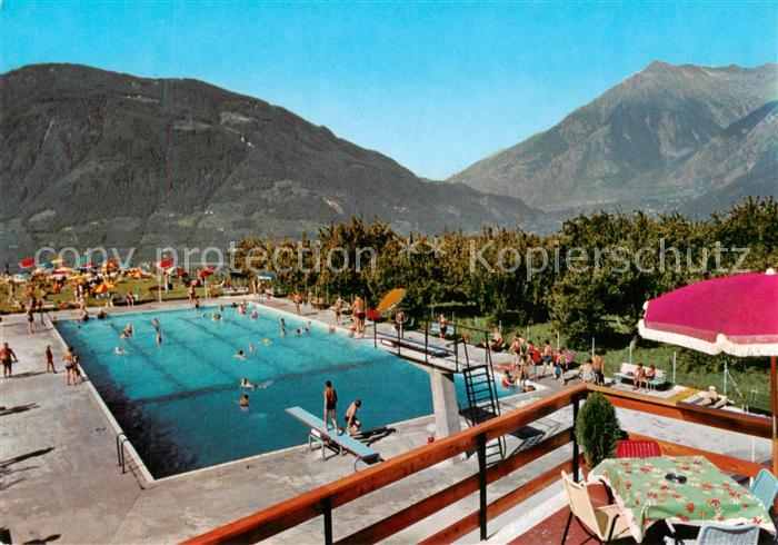 Dorf-Tirol Suedtirol IT Schwimmbad Freibad