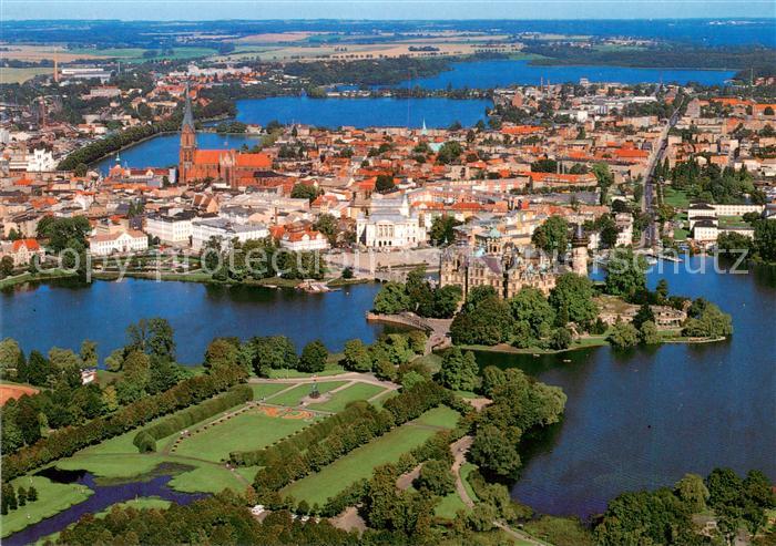 Schwerin  Mecklenburg Stadtpanorama mit Schloss