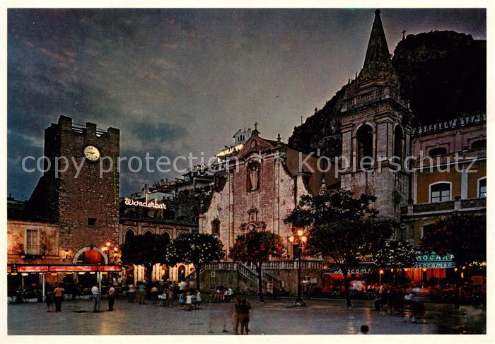 Taormina Sicilia IT Piazza San Agostino notturno