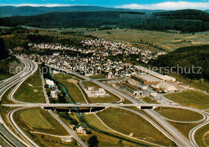 Dillenburg Autobahnauffahrt mit Blick auf Sechheiden Fliegeraufnahme