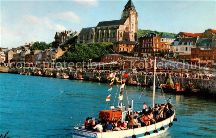 Le Treport 76 Retour du bateau promenade au fond Eglise Saint Jacques