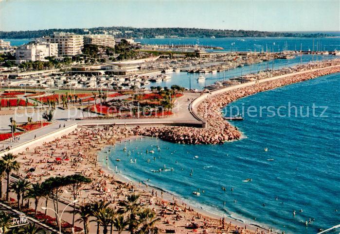 Cannes 06 Le Port Pierre Canton Au loin l’Ile Sainte Marguerite Vue aerienne