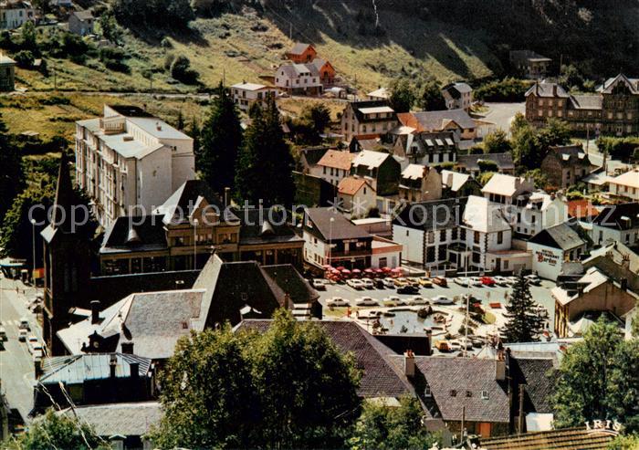 Le Mont-Dore 63 Station thermale et touristique Vue sur l’eglise et la place des