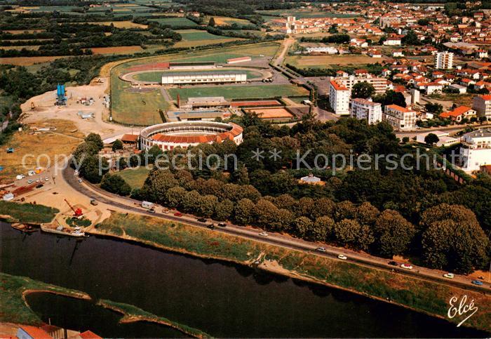 Dax 40 Landes Vue generale aerienne sur les Arenes et leur jardin Au fond le sta