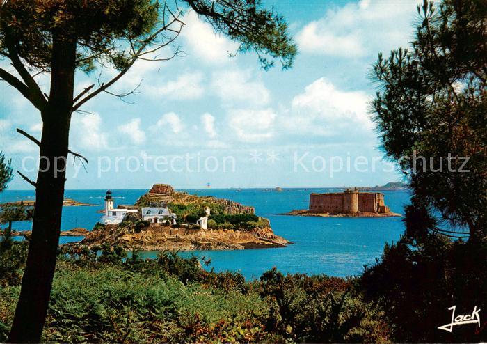 Carantec 29 Finistere Le chateau du Taureau et l’Ile Louet