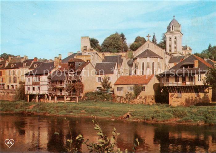 Montignac Dordogne Le Chateau Eglise et les vieilles maisons au bord de la Vezer