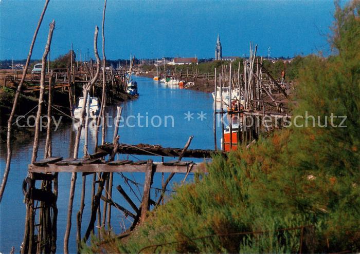Marennes 17 Charente-Maritime Le chenal de la Cayenne