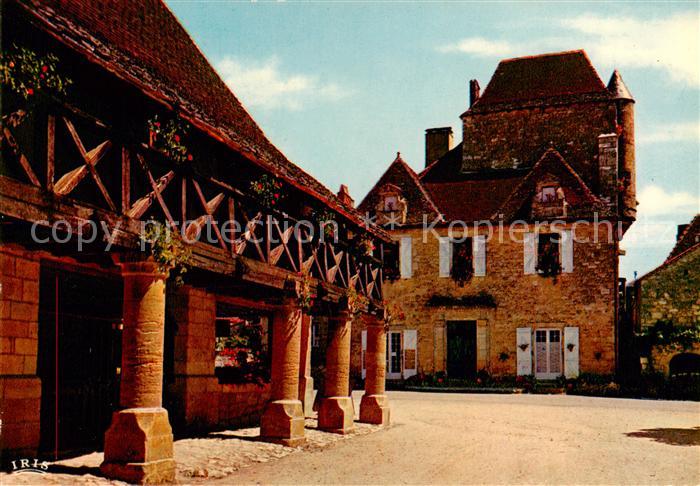 Domme 24 Dordogne La halle et la maison du Gouverneur