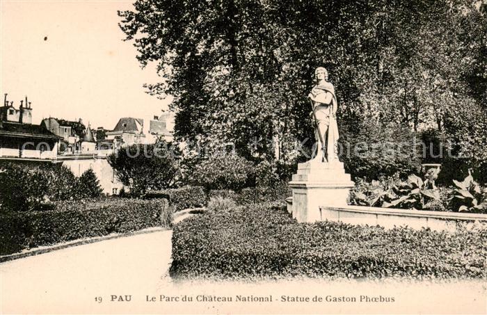 Pau 64 Le Parc du Chateau National Statue de Gaston Phoebus