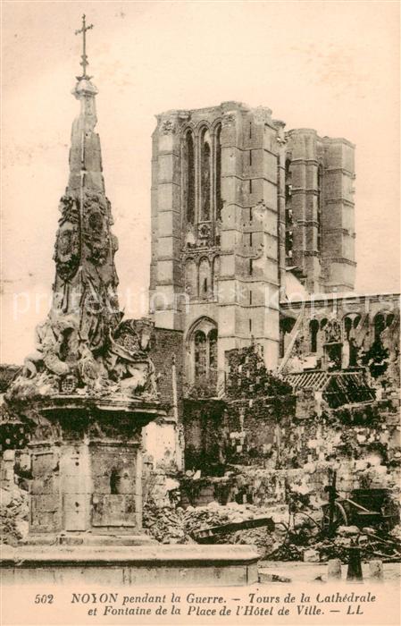 Noyon 60 pendant la Guerre Tours de la Cathedrale et Fontaine de la Place de l’H