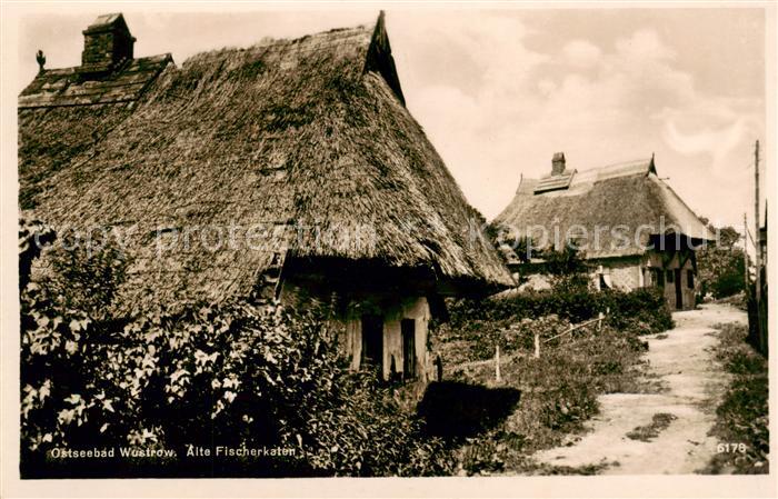 Wustrow Ostseebad Alte Fischerkaten Reetdachhaeuser