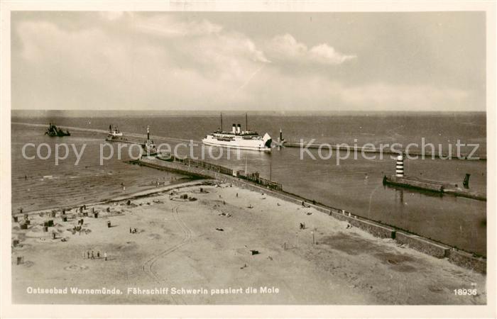 Warnemuende Ostseebad Faehrschiff Schwerin passiert die Mole