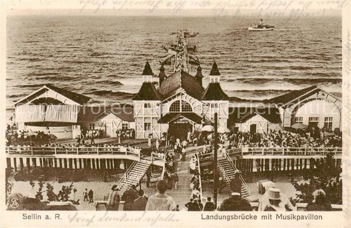 Sellin  Ruegen Landungsbruecke mit Musikpavillon