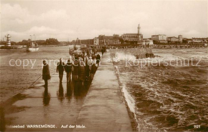 Warnemuende Ostseebad Auf der kleinen Mole