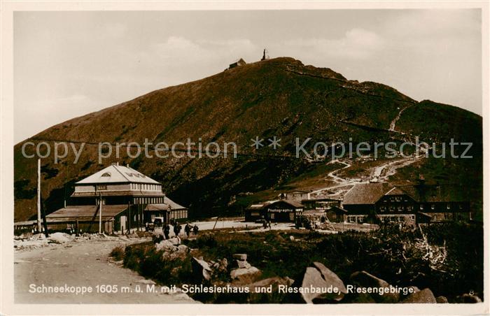 Riesengebirge Krkonose Karkonosze Schneekoppe mit Schlesierhaus und Riesenbaude