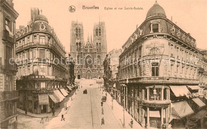Bruxelles Bruessel Eglise et rue Sainte Gudule