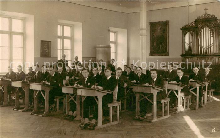 Schule School Ecole Escuela Scuola-- Klassenzimmer Schueler
