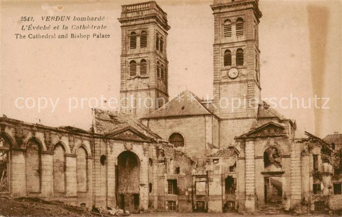 Verdun  55 Meuse apres bombardee L’Eveche et la Cathedrale