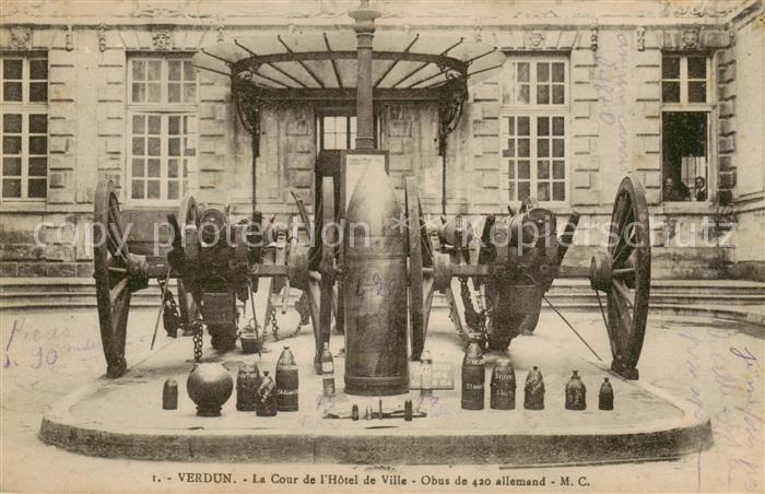 Verdun  55 Meuse Le Cour de l Hôtel de Ville
