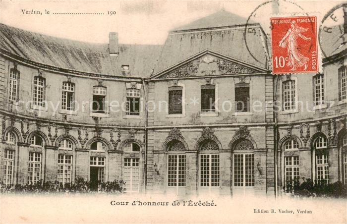 Verdun  55 Meuse Cour d honneur de l Evêché